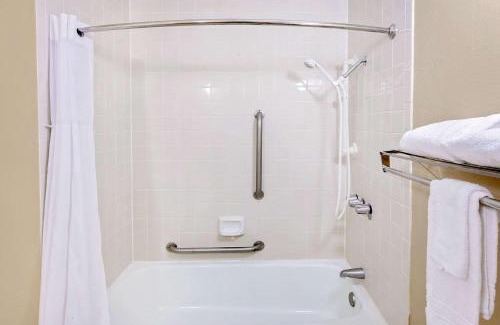 Bay City Hotel | Days Inn by Wyndham Bay City