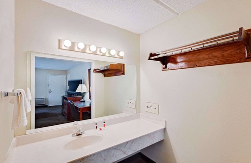 Bay City Hotel | Days Inn by Wyndham Bay City