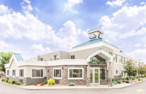 Bismarck Hotel | Days Inn by Wyndham Bismarck