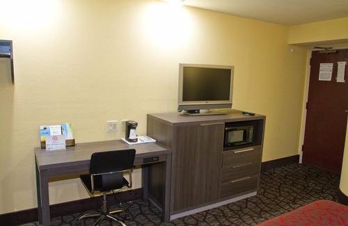 Blue Springs Hotel | Days Inn by Wyndham Blue Springs