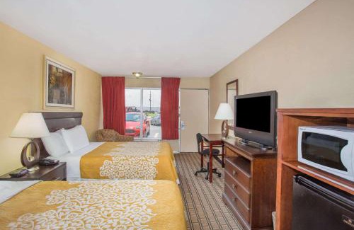 Blytheville Hotel | Days Inn by Wyndham Blytheville