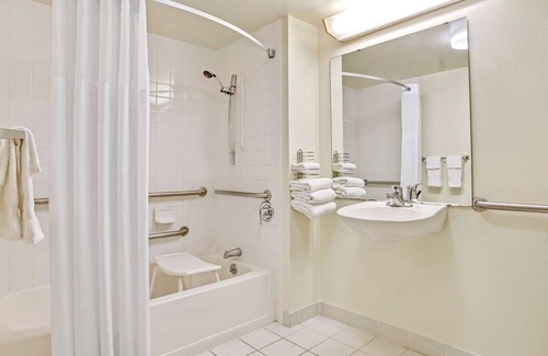 South Bradenton Hotel | Days Inn by Wyndham Bradenton - Near the Gulf