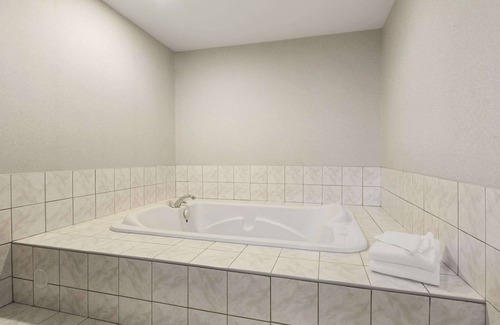 Brockville Hotel | Days Inn by Wyndham Brockville