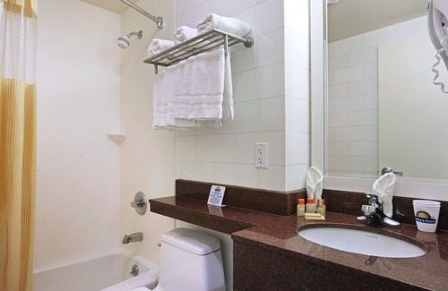 West Bronx Hotel | Days Inn by Wyndham Bronx Near Stadium
