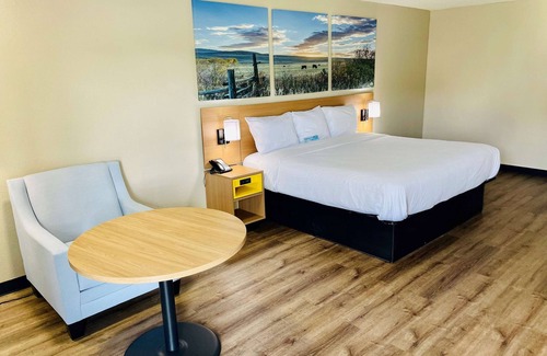 Burleson Hotel | Days Inn by Wyndham Burleson Ft. Worth