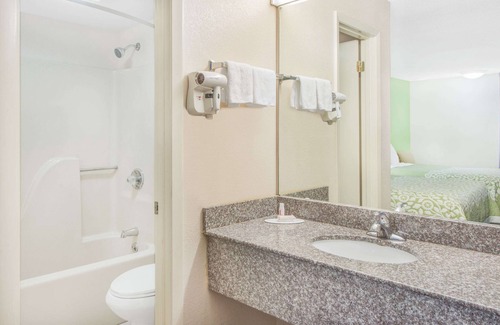 Calvert City Hotel | Days Inn by Wyndham Calvert City/Paducah East