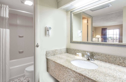 Camp Springs Hotel | Days Inn by Wyndham Camp Springs/Andrews AFB DC Area