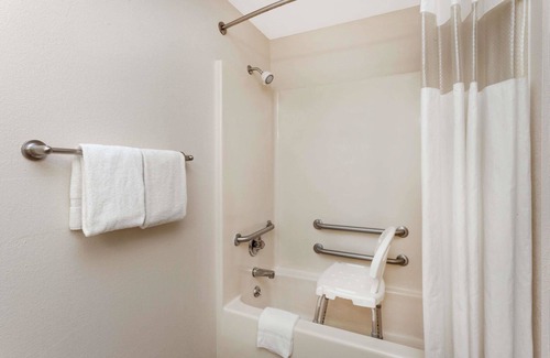 Charleston Hotel | Days Inn by Wyndham Charleston