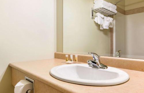 Chetwynd Hotel | Days Inn by Wyndham Chetwynd