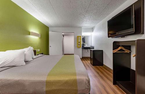 Roselawn Finance Hotel | Days Inn by Wyndham Cincinnati I-71