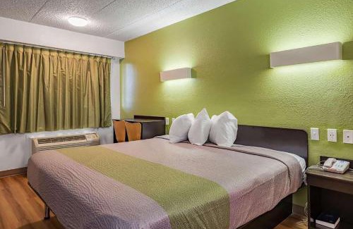 Roselawn Finance Hotel | Days Inn by Wyndham Cincinnati I-71