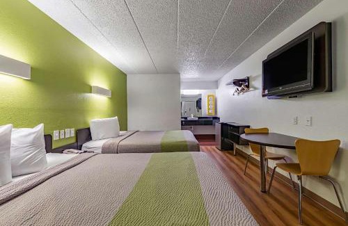 Roselawn Finance Hotel | Days Inn by Wyndham Cincinnati I-71