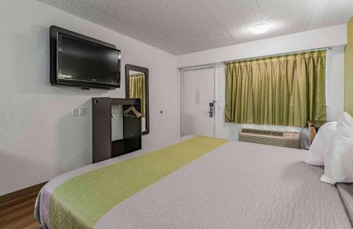 Roselawn Finance Hotel | Days Inn by Wyndham Cincinnati I-71