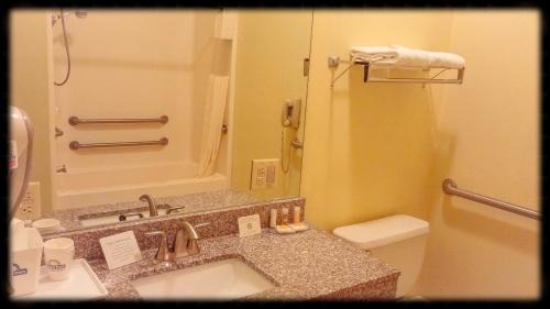 Collinsville Hotel | Days Inn by Wyndham Collinsville St Louis