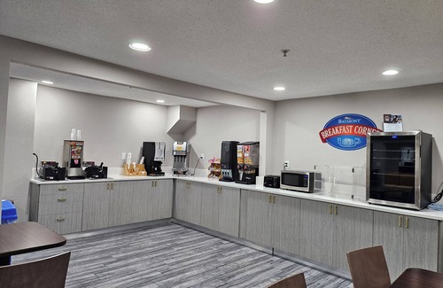 Quad Cities Hotel | Days Inn By Wyndham Davenport
