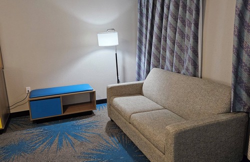 Quad Cities Hotel | Days Inn By Wyndham Davenport