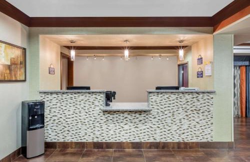Dilley Hotel | Days Inn by Wyndham Dilley