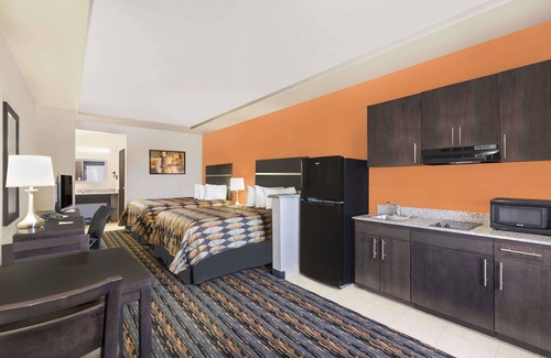 Dilley Hotel | Days Inn by Wyndham Dilley