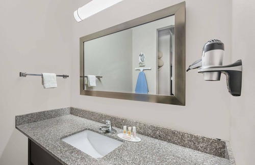 Dilley Hotel | Days Inn by Wyndham Dilley