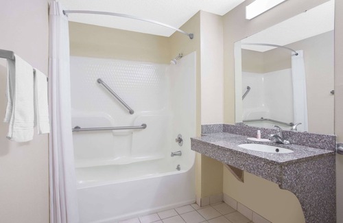 Dublin Hotel | Days Inn by Wyndham Dublin GA