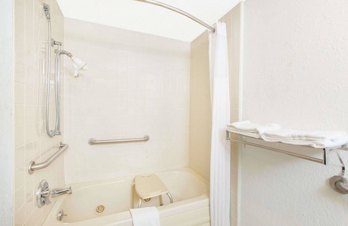 Effingham Hotel | Days Inn by Wyndham Effingham