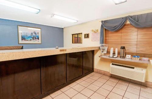 Biggs Field Hotel | Days Inn by Wyndham El Paso Airport East