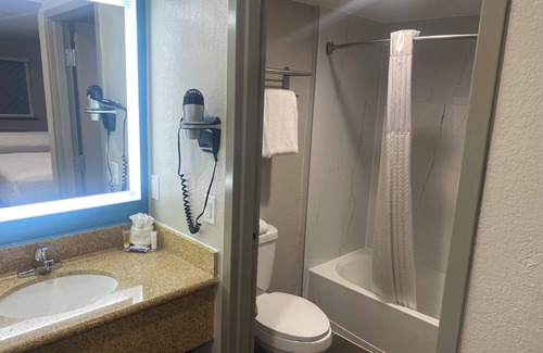 El Paso Hotel | Days Inn by Wyndham El Paso West