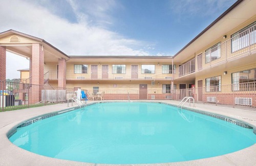 Fayetteville Hotel | Days Inn by Wyndham Fayetteville