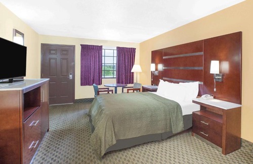 Fayetteville Hotel | Days Inn by Wyndham Fayetteville