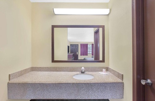 Fayetteville Hotel | Days Inn by Wyndham Fayetteville