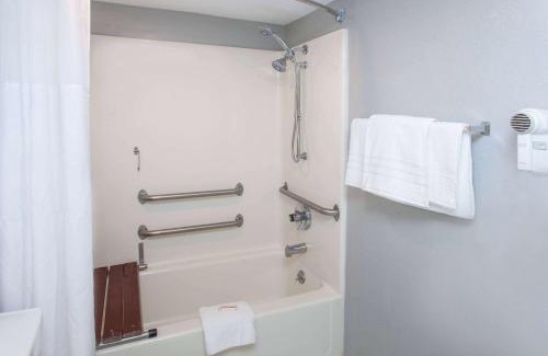Farmer City Hotel | Days Inn by Wyndham Farmer City