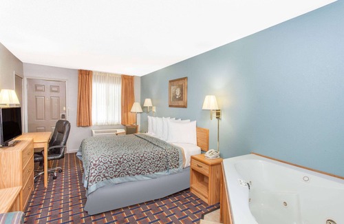 Farmer City Hotel | Days Inn by Wyndham Farmer City