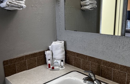 Hays Hotel | Days Inn by Wyndham Hays
