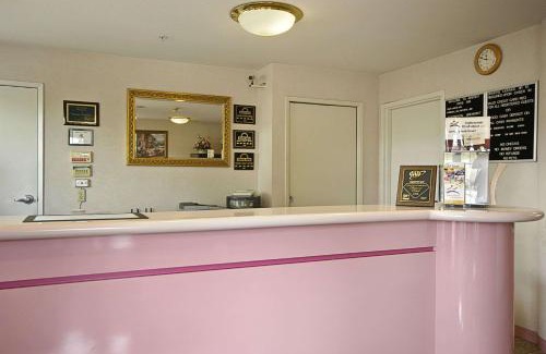 Hayward Hotel | Days Inn by Wyndham Hayward Airport