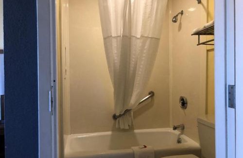 Hayward Hotel | Days Inn by Wyndham Hayward Airport
