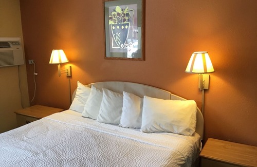 West Henrietta Hotel | Days Inn by Wyndham Henrietta/Rochester Area
