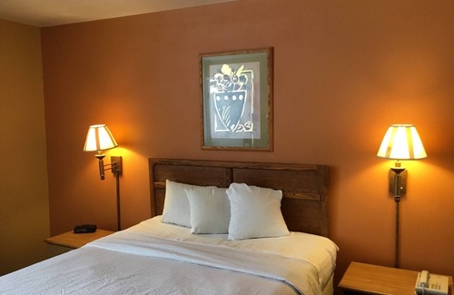 West Henrietta Hotel | Days Inn by Wyndham Henrietta/Rochester Area