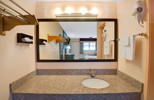 Independence Hotel | Days Inn by Wyndham Independence