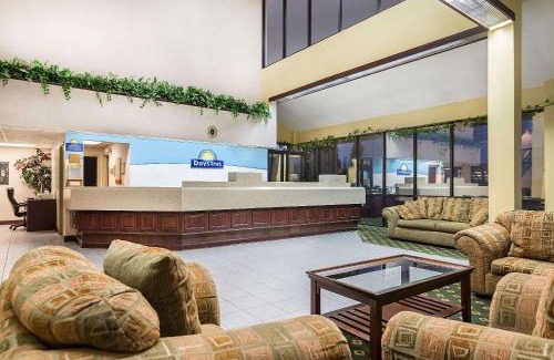 Castleton Hotel | Days Inn by Wyndham Indianapolis Northeast