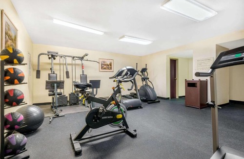 Castleton Hotel | Days Inn by Wyndham Indianapolis Northeast