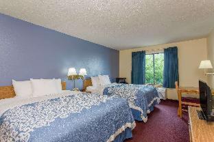 Watertown Hotel | Days Inn by Wyndham Johnson Creek
