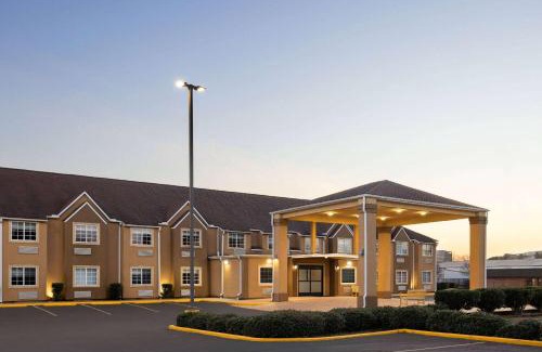 Greater Belhaven Hotel | Days Inn by Wyndham Jackson Downtown