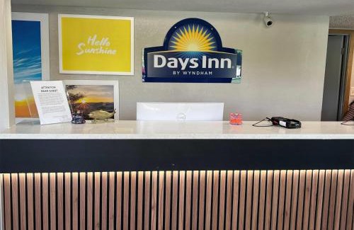 Randolph Hotel | Days Inn by Wyndham Kansas City Northeast