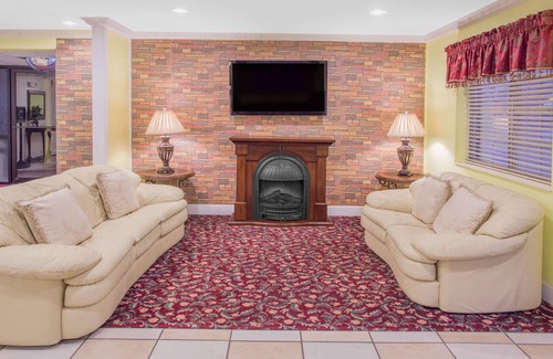 Lake Village Hotel | Days Inn by Wyndham Lake Village