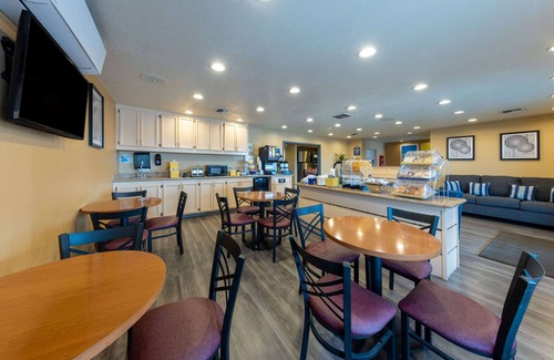 Lathrop Hotel | Days Inn by Wyndham Lathrop