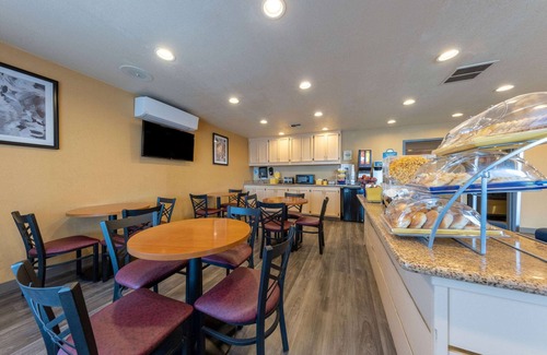 Lathrop Hotel | Days Inn by Wyndham Lathrop