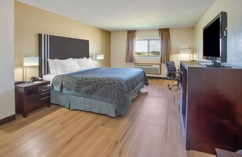 Le Roy Hotel | Days Inn by Wyndham Le Roy/Bloomington Southeast