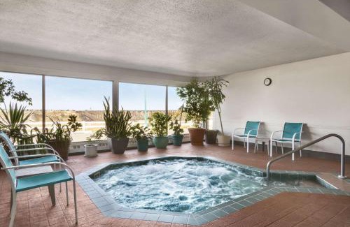 Downtown Hotel | Days Inn by Wyndham Lethbridge