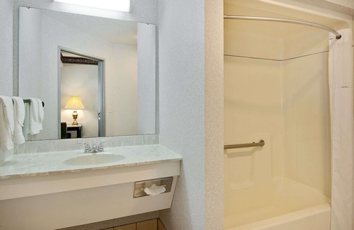 Elkton Hotel | Days Inn by Wyndham Lisbon
