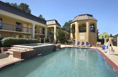 Longview Hotel | Days Inn by Wyndham Longview South